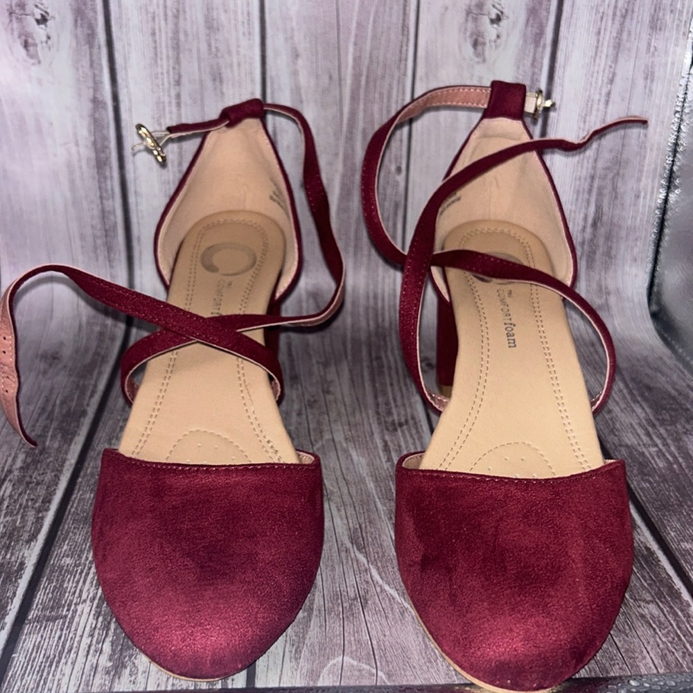 7.5 
Journee Collection
Women's Foster Pumps in Wine size 7.5 NEW